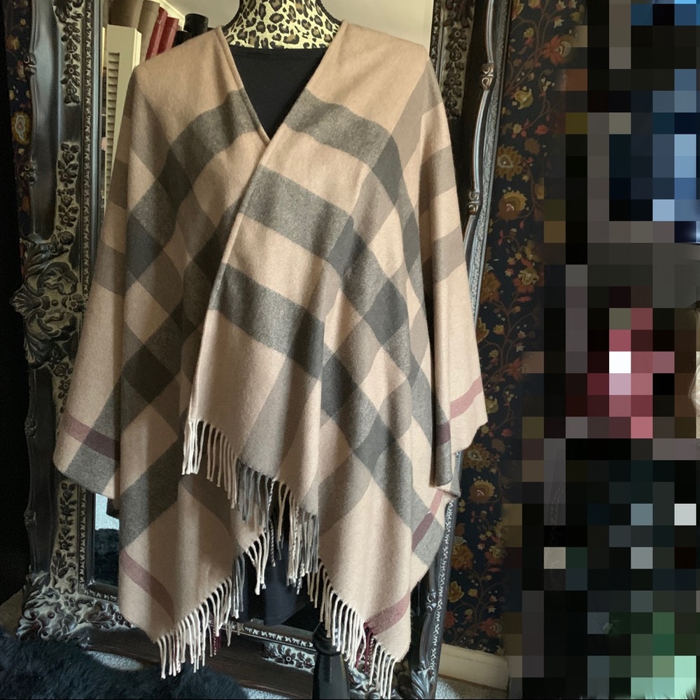 🎊Sold🎊Burberry Check Print Wool & Cashmere Cape - Picture 3 of 8